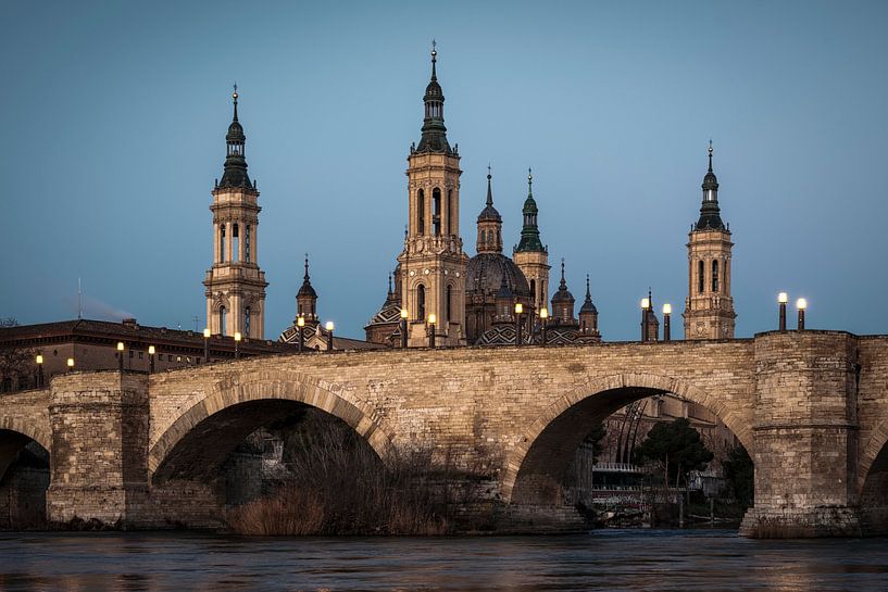 Zaragoza - Puente de Piedra - El Pilar at dawn II van Teun Ruijters