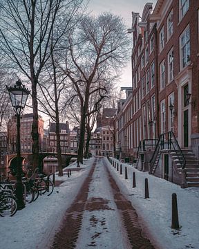 Leidsegracht in de winter #1 (filmic edit) van Roger Janssen