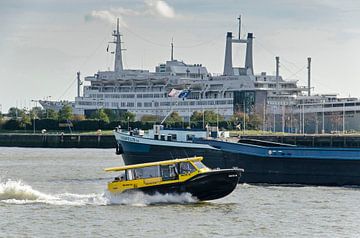 Three vessels in Rotterdam by Frans Blok