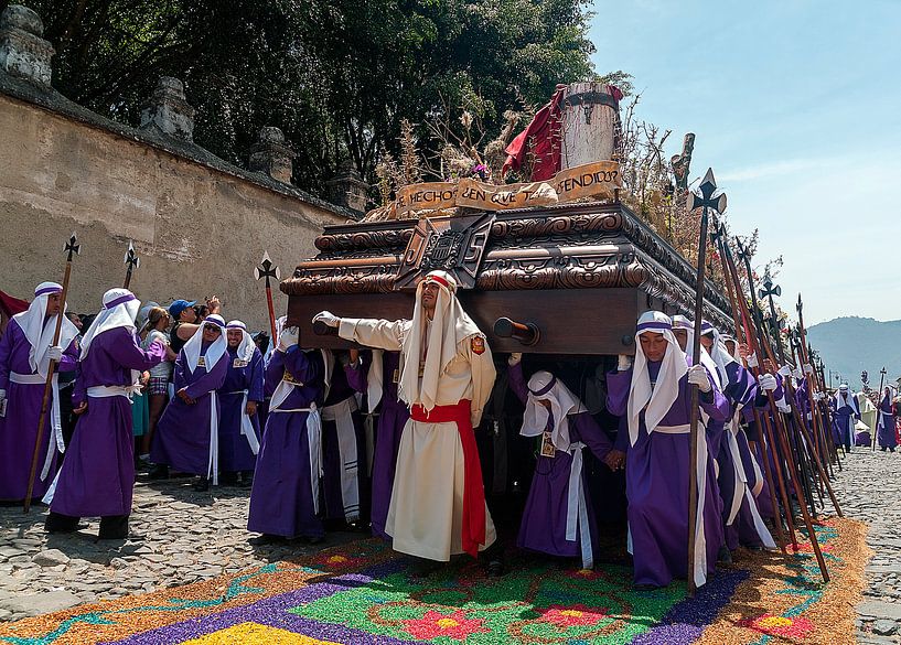 Guatemala: Paasprocessie (Antigua) von Maarten Verhees