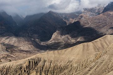 Nuages en altitude dans les montagnes de l'Himalaya | Népal