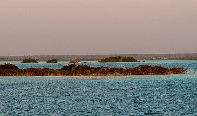 Mexico: Bacalar Lagoon (Bacalar) van Maarten Verhees