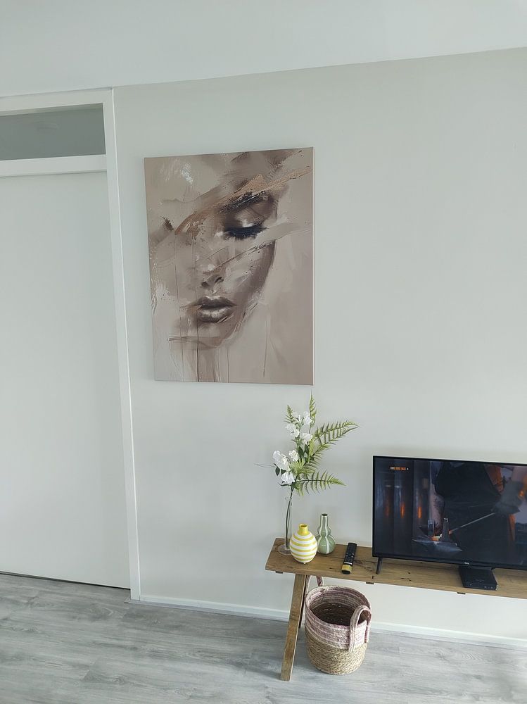 Modernes und abstraktes Porträt in Gold- und Erdtönen  von Carla Van Iersel 