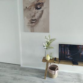 Klantfoto: Modern en abstract portret in goud en aardetinten van Carla Van Iersel, op canvas