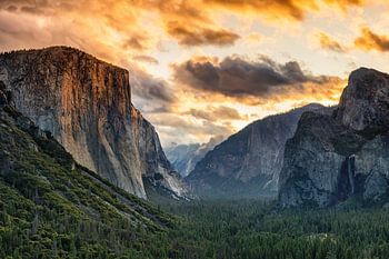 Tunnel View mit El Capitan bei Sonnenaufgang, Yosemite-Nationalpark, Kalifornien, USA