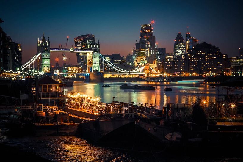 London by Hello Pompoyo