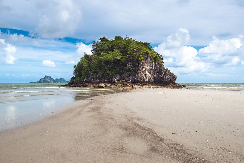 Nopharat Thara Beach II by Ronne Vinkx