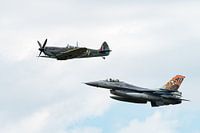 LM F-16 Fighting Falcon with Supermarine Spitfire.