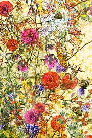 Bloemencompositie op oud behangpapier van LUDMILA SHUMILOVA