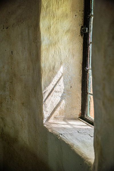 Plaster welcomes sunshine by Jan Medema