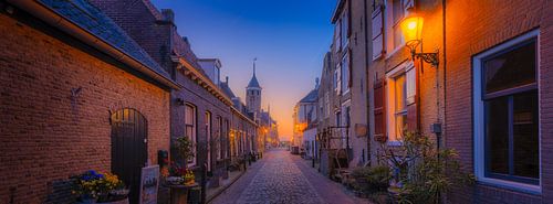 Eine malerische Straße in Willemstad, Nordbrabant, Niederlande von Bas Meelker