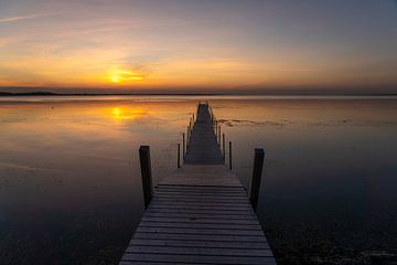 Zonsondergang bij de fjord van Peter Schickert