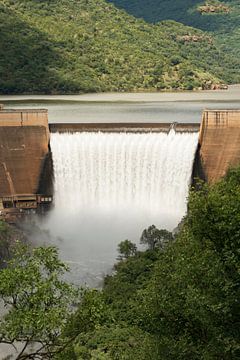 de Swadini-dam bij de Blyde-rivier met de Drakensbergen als achtergrond van ChrisWillemsen