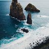 Felsen im Meer bei Madeira. von Roman Robroek