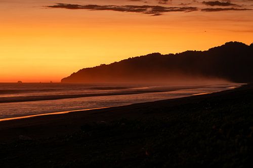 Goudrode zonsondergang aan de Stille Oceaan – schiereiland Osa, Costa Rica