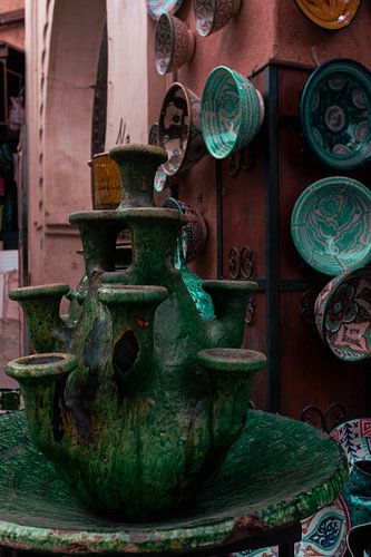 Geschichten in Keramik und Farbe