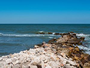 Felsen am Adriatischen Meer in Italien