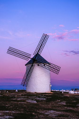 Oude Spaanse molen bij zonsondergang