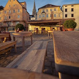 Historische Wurschtkuchl in Regensburg met de Sint-Pieterskathedraal op de achtergrond van Robert Ruidl