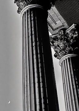 La Madeleine Paris, Majestätische Säulen unter der Mondsichel von Sergio Pazzano