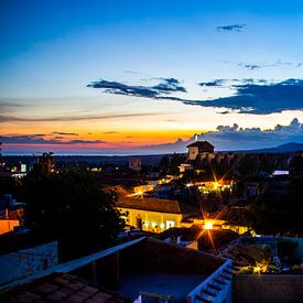 Sonnenuntergang mit Blick über Trinidad, Kuba von Alex Bosveld