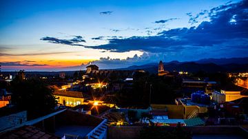 Sonnenuntergang mit Blick über Trinidad, Kuba von Alex Bosveld