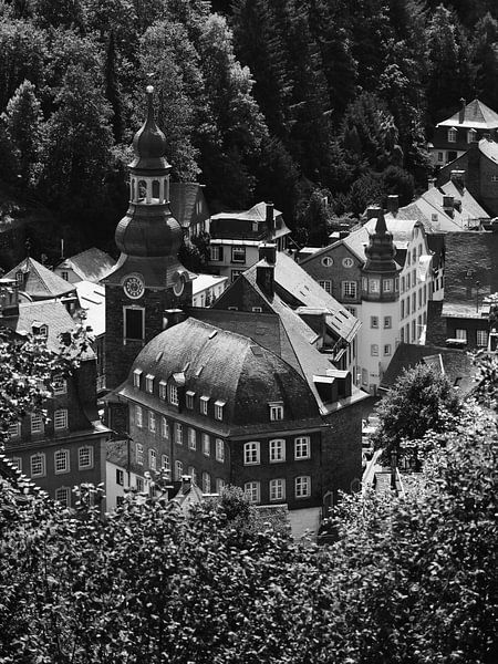 Monschau in der Eifel 8 schwarz-weiß von Jörg Hausmann