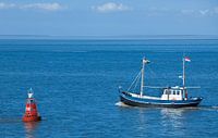 Garnalenvisser op de Waddenzee. van Hennnie Keeris thumbnail