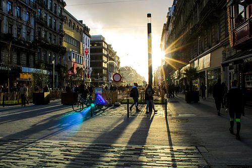 Zonneschijn op de Anspachlaan in Brussel