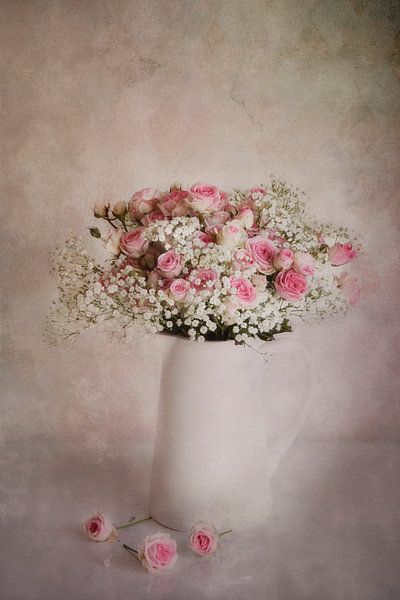 Nature morte avec des roses par Claudia Moeckel