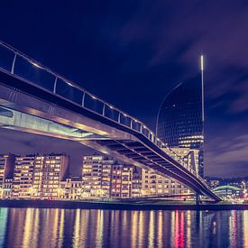 Passerelle La Belle Liégeoise mit Spiegelungen bei Nacht | Stadtfotografie | Nachtfotografie von Daan Duvillier | Dsquared Photography