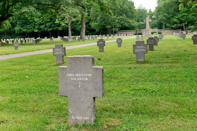 Deutsche Kriegsgräberstätte Sandweiler by Richard Wareham