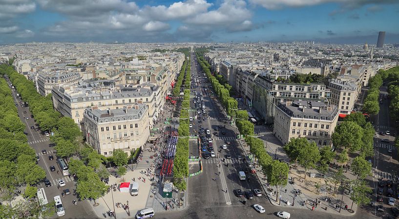 Cityscape of Paris, France, looking along the Champs Elysees towards Place de la Concorde in Paris,  by Jan Kranendonk