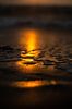 reflectie ondergaande zon op strand met dun laagje water van Margriet Hulsker thumbnail