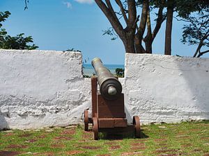 VoC-Kanone in Fort St. John, Malakka von Atelier Liesjes