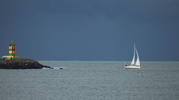 vuurtoren met zeilschip