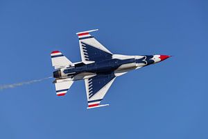 Flyby Thunderbirds Lockheed Martin F-16C Fighting.