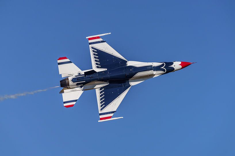 Flyby Thunderbirds Lockheed Martin F-16C Fighting. par Jaap van den Berg