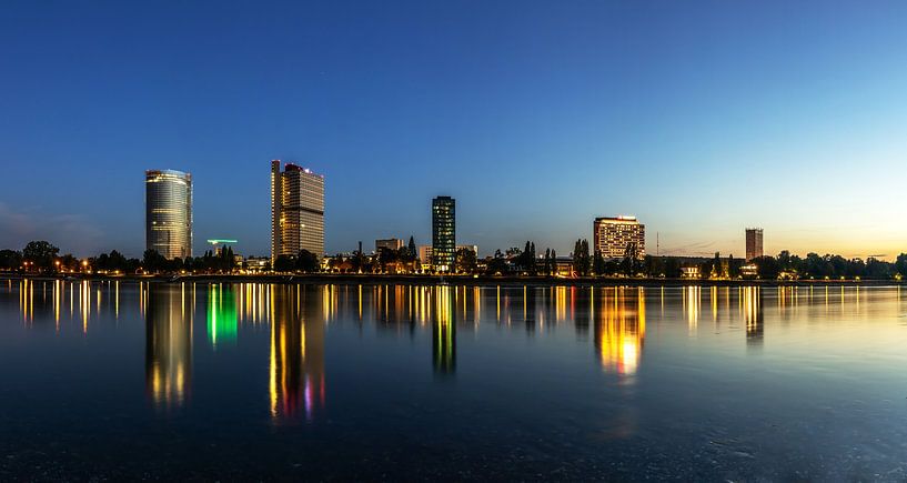 Bonn (Bundesviertel) Panorama zur blauen Stunde von Frank Herrmann