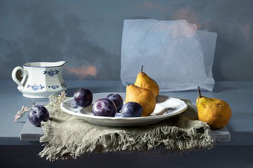 Still life 'Plum and pear'.