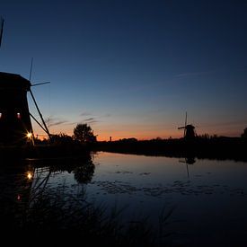 Fast Mitternacht in Kinderdijk von Marco van der Veldt