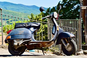 Le scooter Vespa est un pur produit italien sur Jan Radstake