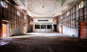 Verlassenes Theater im Verfall.