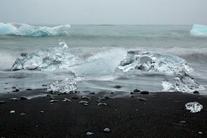 Ice on the lava beach von Ab Wubben