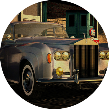Rolls Royce Silver Cloud III met vintage benzinestation