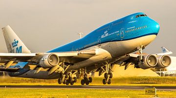 KLM Boeing 747 departing in sunset light