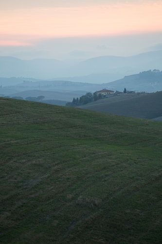 Huis in Toscaans heuvellandschap.