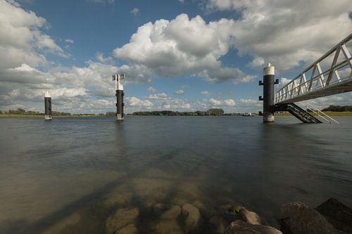 Meerpalen met steiger bij Eiland van Maurik
