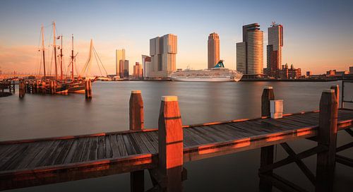 Skyline Rotterdam bij zonsondergang