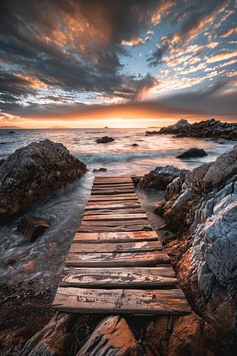 Houten Steiger Tegen Dramatische Zonsonderganghemel